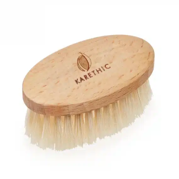 Une brosse zéro déchets pour prendre soin de ses cheveux et suivre le rituel conseillé par Karethic